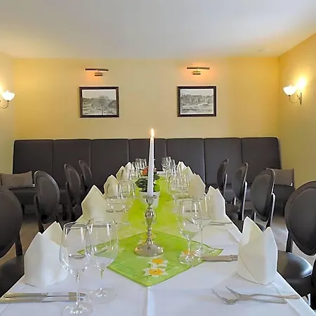 Zum Herrenhaus 3*